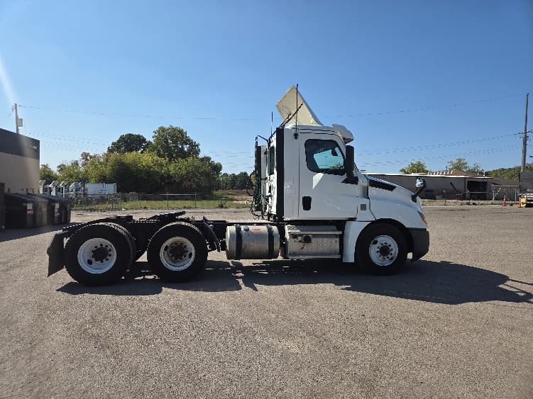 2020 Freightliner Cascadia in Jackson, MI — photo 8