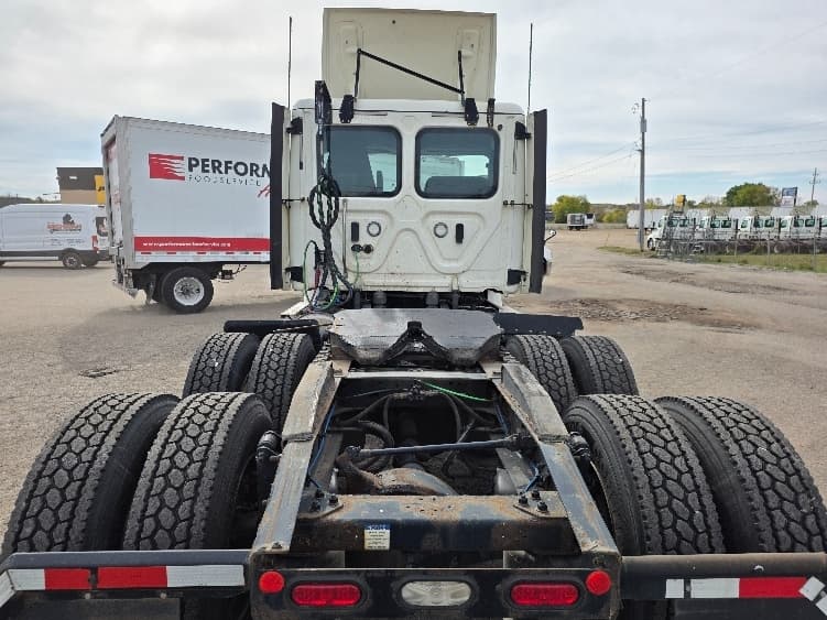 2020 Freightliner Cascadia in Jackson, MI — photo 6