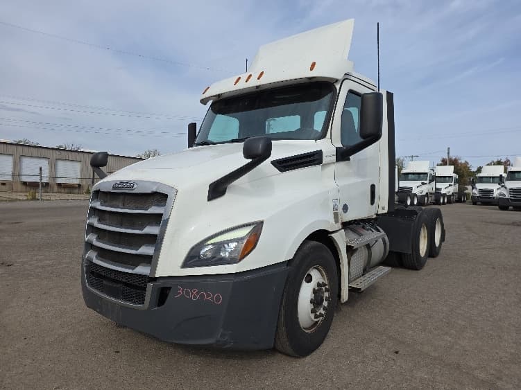 2020 Freightliner Cascadia in Jackson, MI — photo 3