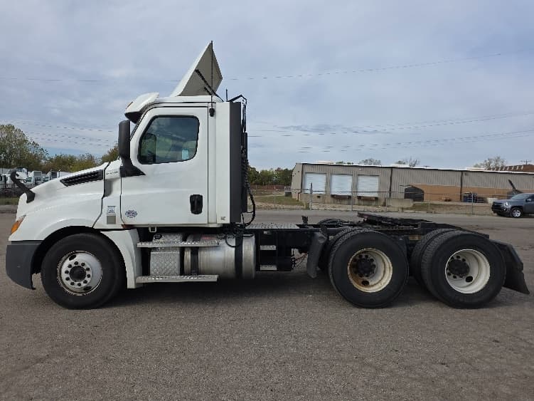 2020 Freightliner Cascadia in Jackson, MI — photo 4