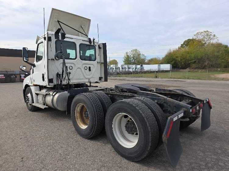 2020 Freightliner Cascadia in Jackson, MI — photo 5