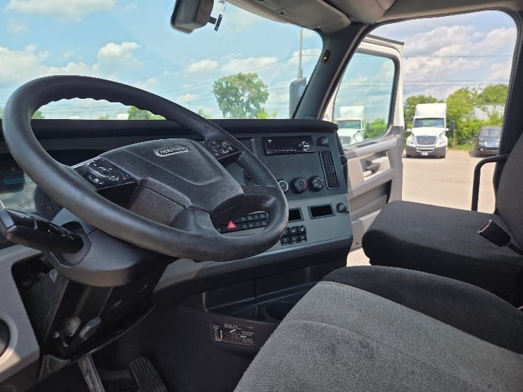 2020 Freightliner Cascadia in Jackson, MI — photo 10