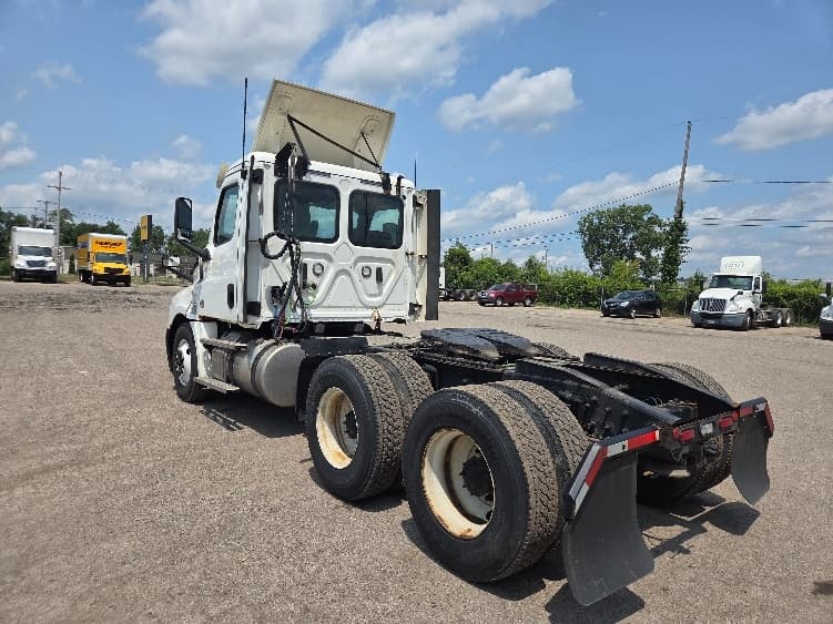 2020 Freightliner Cascadia in Jackson, MI — photo 5