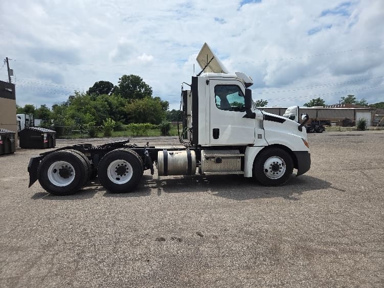2020 Freightliner Cascadia in Jackson, MI — photo 8