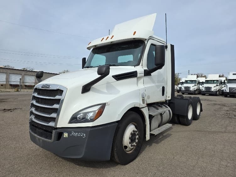 2020 Freightliner Cascadia in Jackson, MI — photo 3