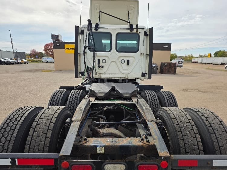 2020 Freightliner Cascadia in Jackson, MI — photo 6