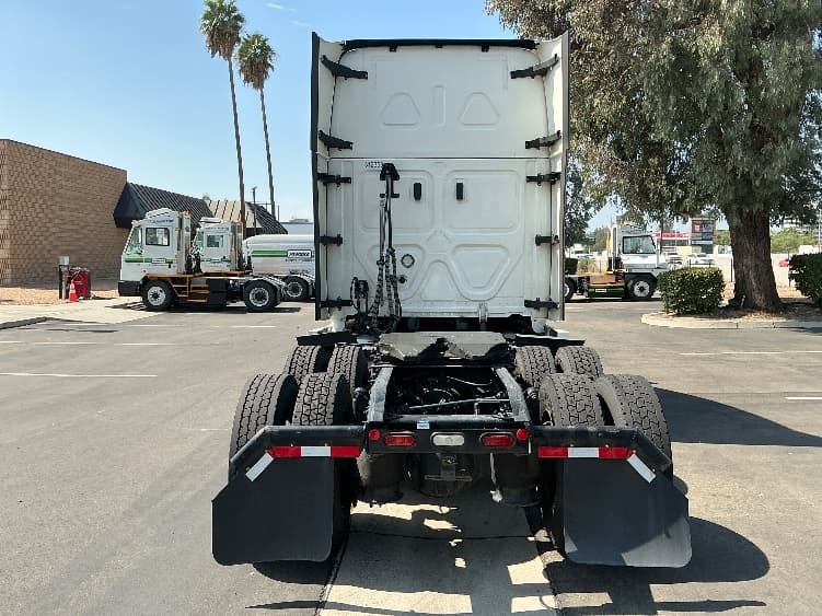 2023 Freightliner Cascadia in Carson, CA — photo 6