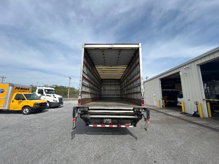 2018 Freightliner M2 106 in Milford, DE — photo 8