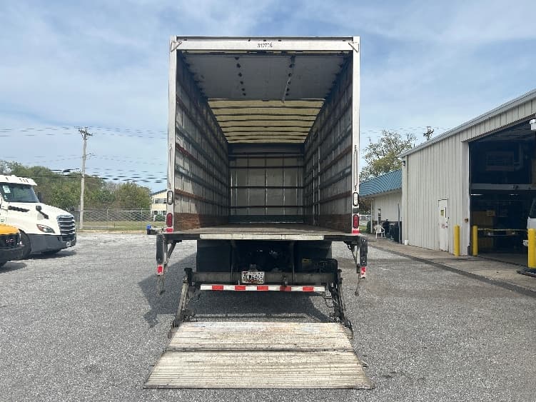 2018 Freightliner M2 106 in Milford, DE — photo 9