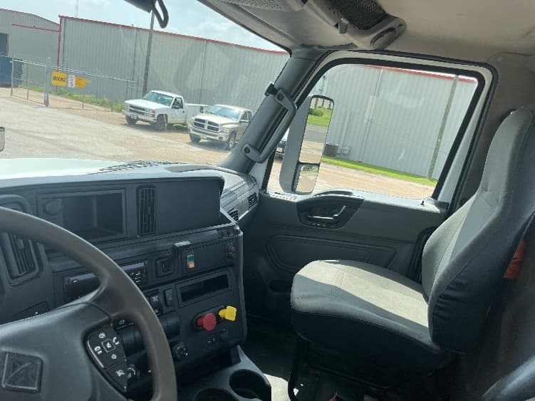 2018 International LT in Longview, TX — photo 10