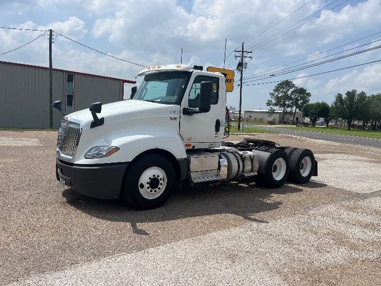 2018 International LT in Longview, TX — photo 3