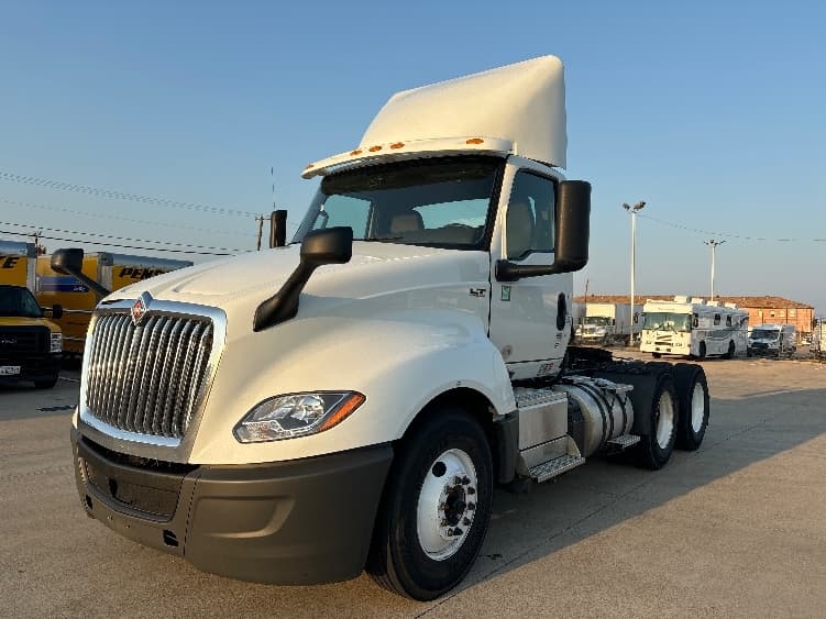 2018 International LT in Arlington, TX — photo 3