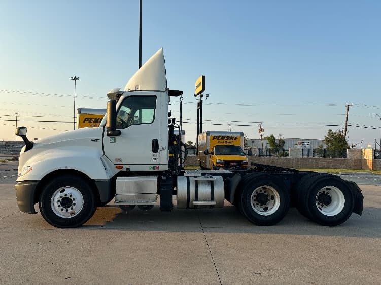 2018 International LT in Arlington, TX — photo 4