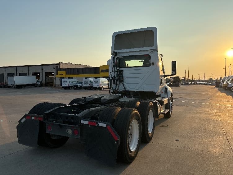 2018 International LT in Arlington, TX — photo 7