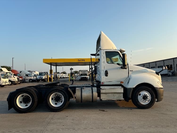 2018 International LT in Arlington, TX — photo 8