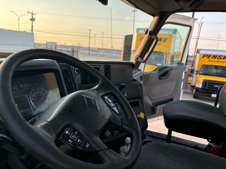2018 International LT in Arlington, TX — photo 9