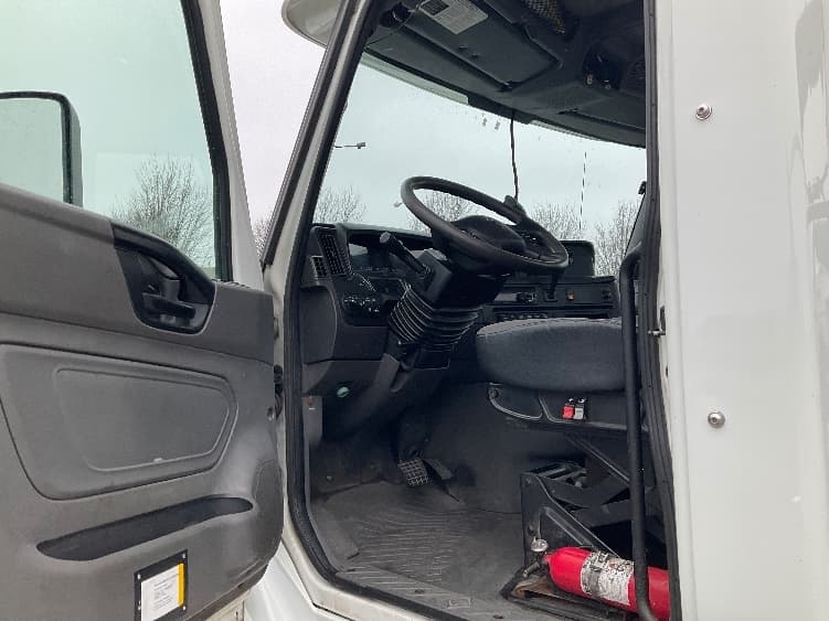2018 International LT in Fredonia, NY — photo 9