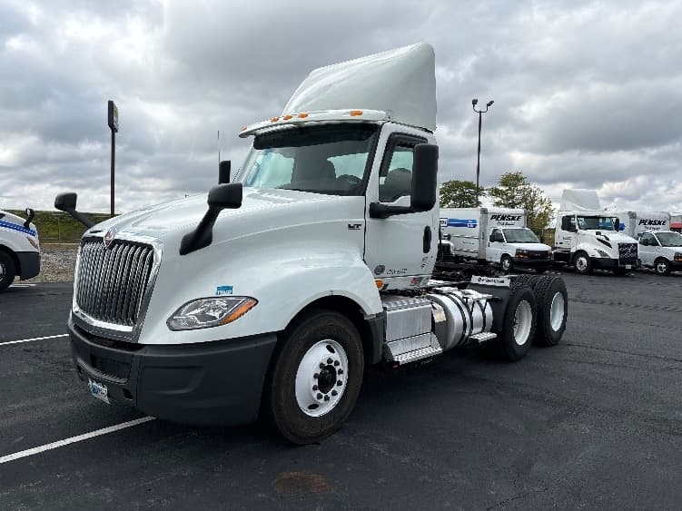 2018 International LT in Middlefield, OH — photo 3