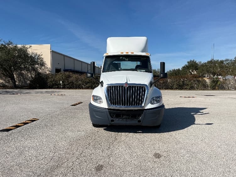 2018 International LT in Tampa, FL — photo 2