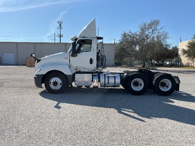 2018 International LT in Tampa, FL — photo 4