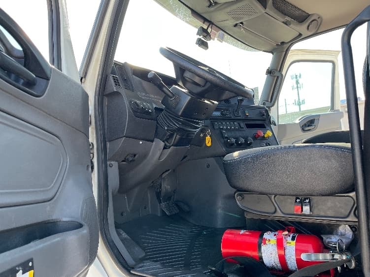 2018 International LT in Tampa, FL — photo 8