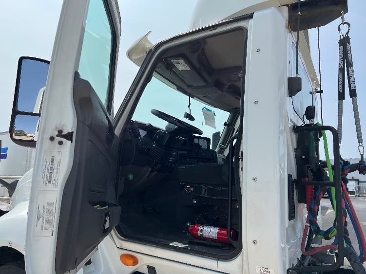 2018 International LT in Indianapolis, IN — photo 9