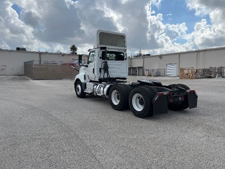 2018 International LT in Tampa, FL — photo 5