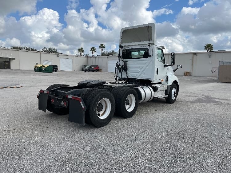2018 International LT in Tampa, FL — photo 7