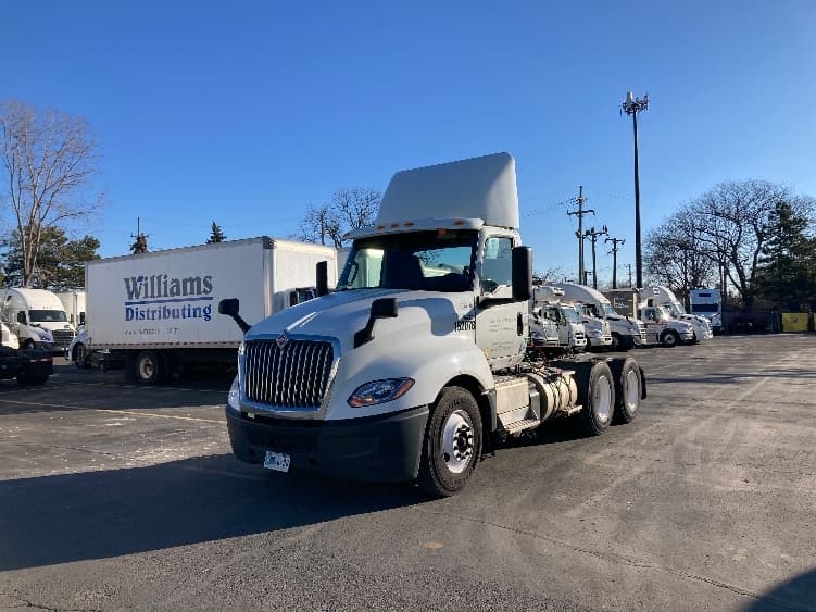 2018 International LT in Saginaw, MI — photo 3