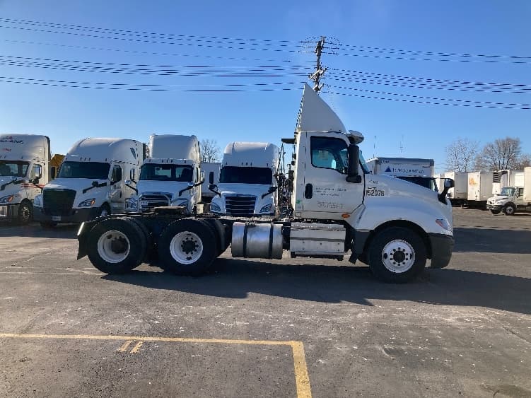 2018 International LT in Saginaw, MI — photo 8