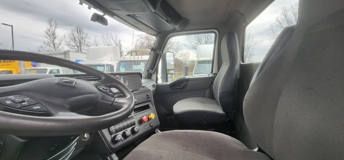 2018 International LT in Montgomery, NY — photo 10
