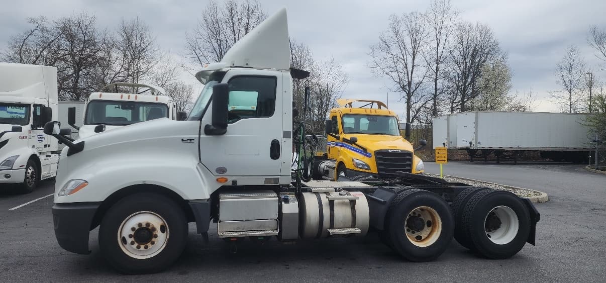 2018 International LT in Montgomery, NY — photo 4