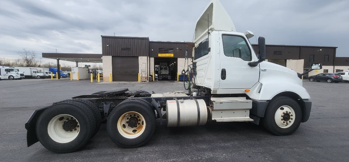 2018 International LT in Montgomery, NY — photo 8