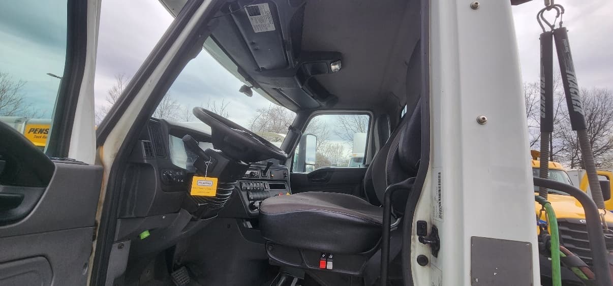 2018 International LT in Montgomery, NY — photo 9