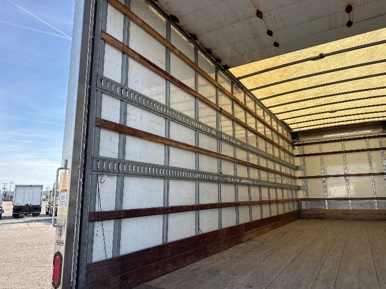 2018 Freightliner M2 106 in Warren, MI — photo 10