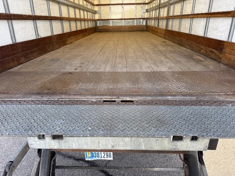 2018 Freightliner M2 106 in Warren, MI — photo 9