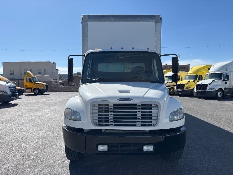 2018 Freightliner M2 106 in El Paso, TX — photo 2