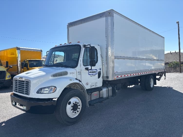 2018 Freightliner M2 106 in El Paso, TX — photo 3