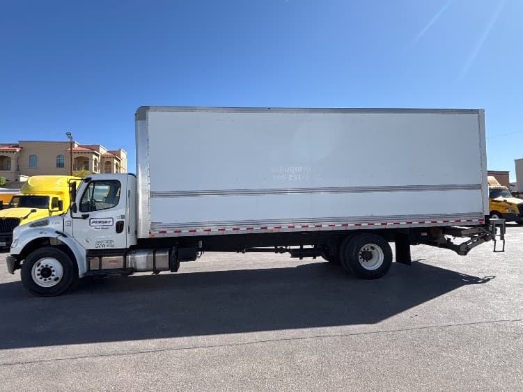 2018 Freightliner M2 106 in El Paso, TX — photo 4