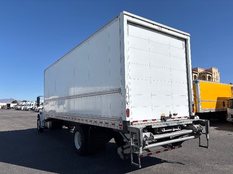 2018 Freightliner M2 106 in El Paso, TX — photo 6
