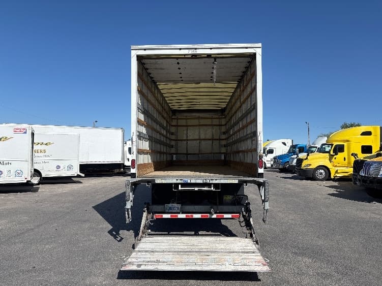 2018 Freightliner M2 106 in El Paso, TX — photo 9