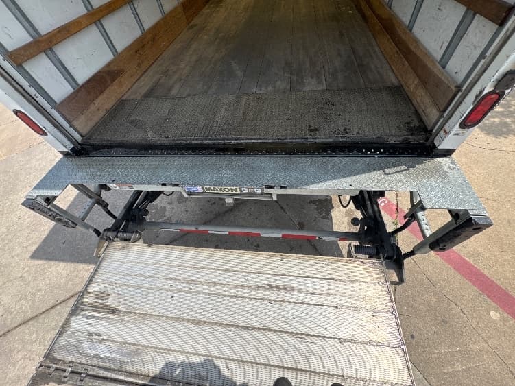 2018 Freightliner M2 106 in Garland, TX — photo 10