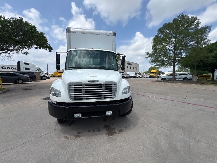2018 Freightliner M2 106 in Garland, TX — photo 2
