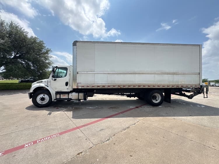 2018 Freightliner M2 106 in Garland, TX — photo 4