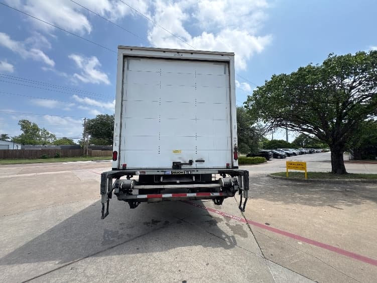 2018 Freightliner M2 106 in Garland, TX — photo 7