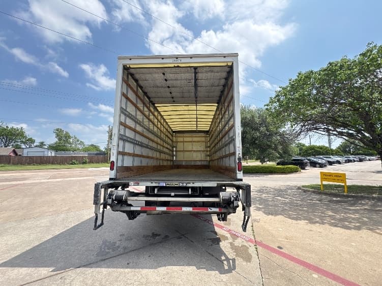 2018 Freightliner M2 106 in Garland, TX — photo 8