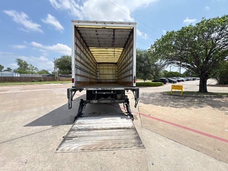2018 Freightliner M2 106 in Garland, TX — photo 9