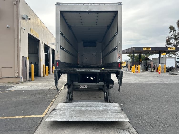 2018 Freightliner M2 106 in Torrance, CA — photo 9