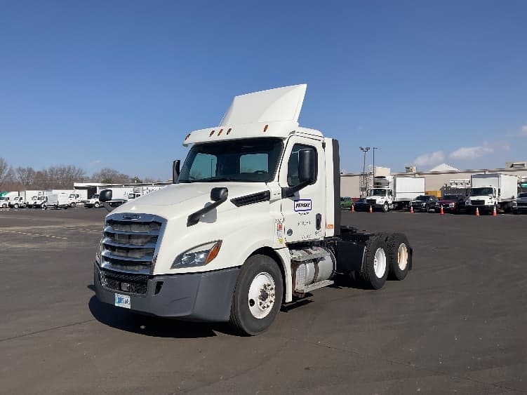 2018 Freightliner Cascadia in Indianapolis, IN — photo 3