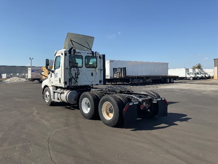 2018 Freightliner Cascadia in Indianapolis, IN — photo 5